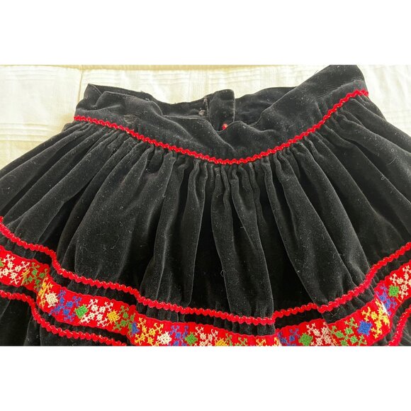Vtg 1960's Girl's Black Velvet Skirt With Handmade Multi Colored Embroidery - Picture 8 of 10